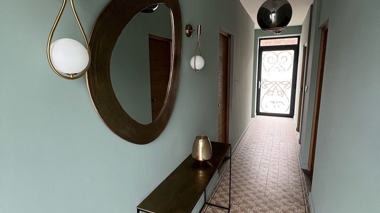 Photo of Others in Leval