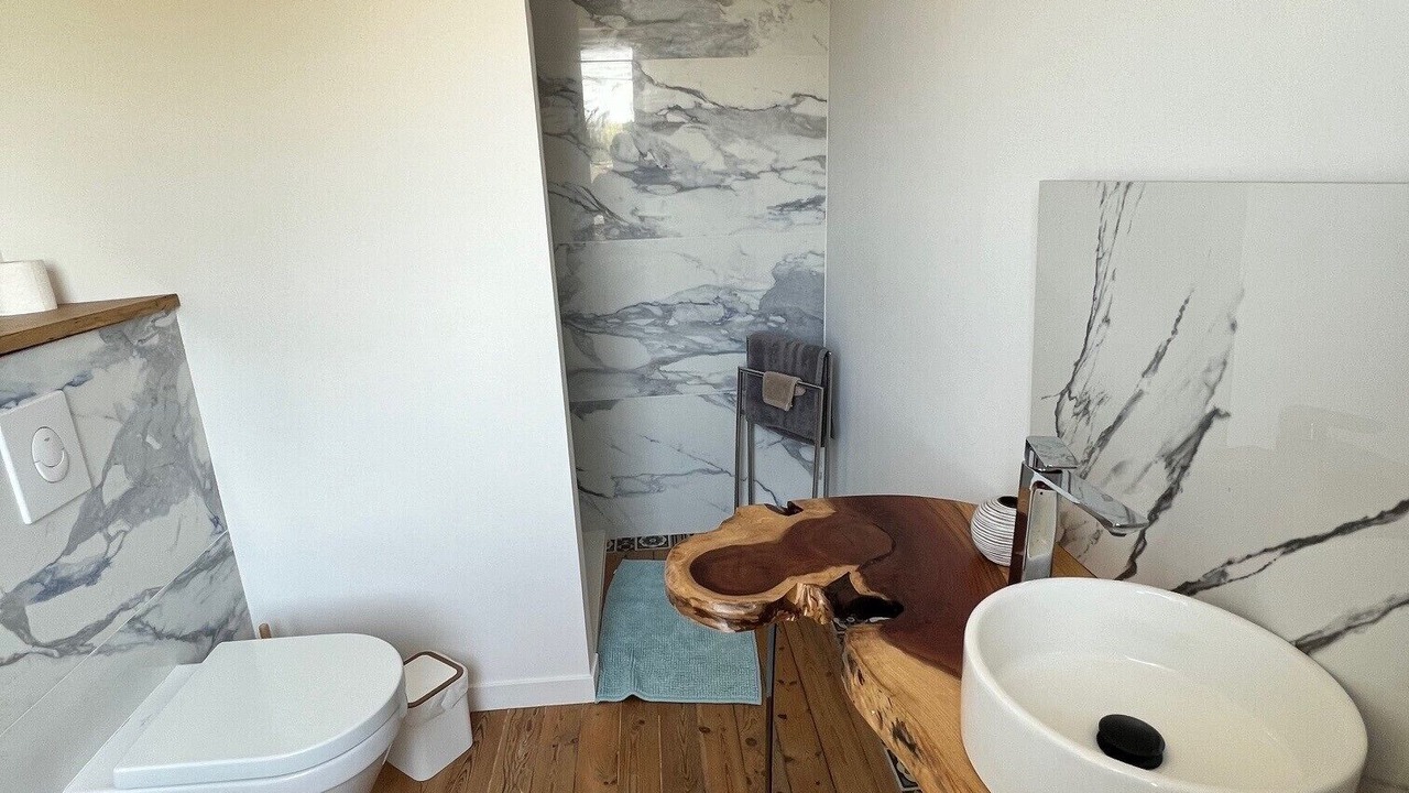 Photo of Bathroom in Leval