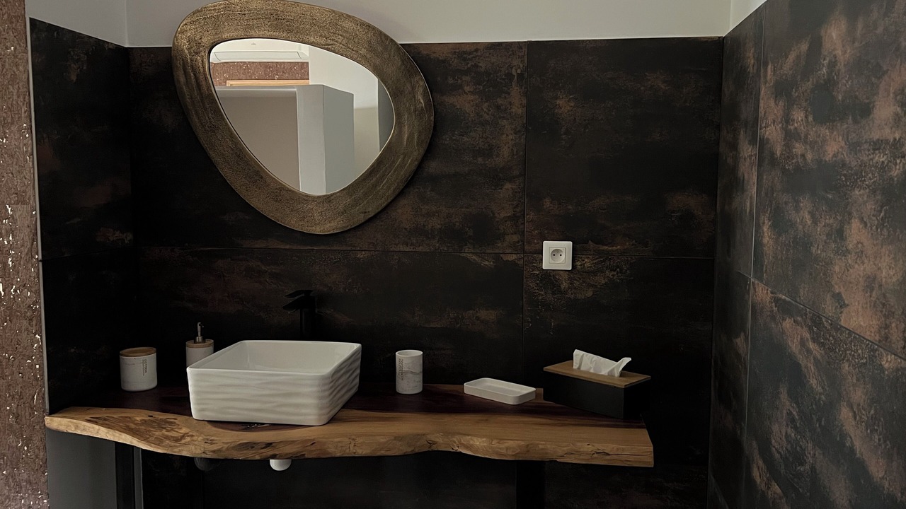 Photo of Bathroom in Leval