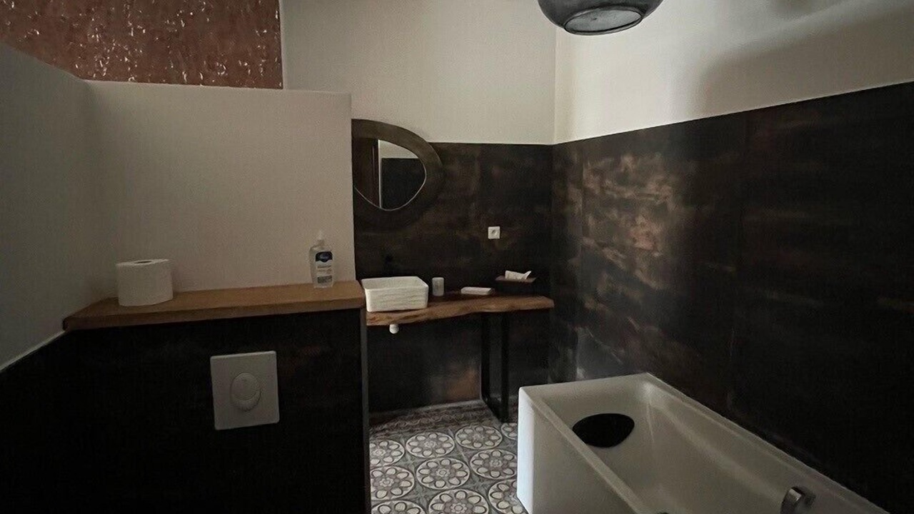 Photo of Bathroom in Leval