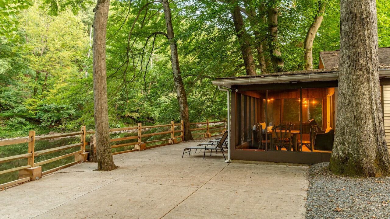 Photo of Patio Balcony in Jonestown
