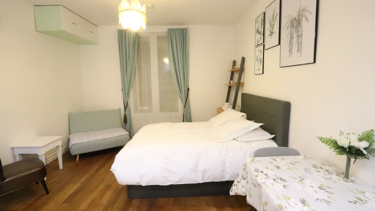 Photo of Others in Champs-Elysees