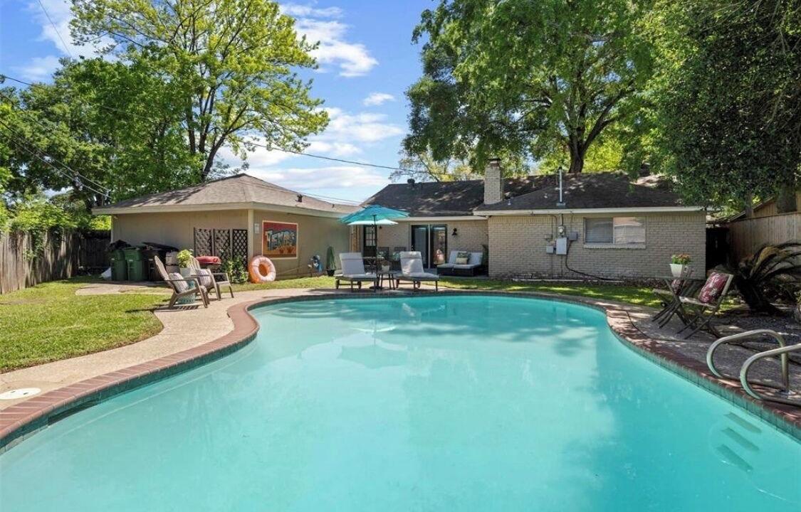 Photo of Outdoor in Garden Oaks