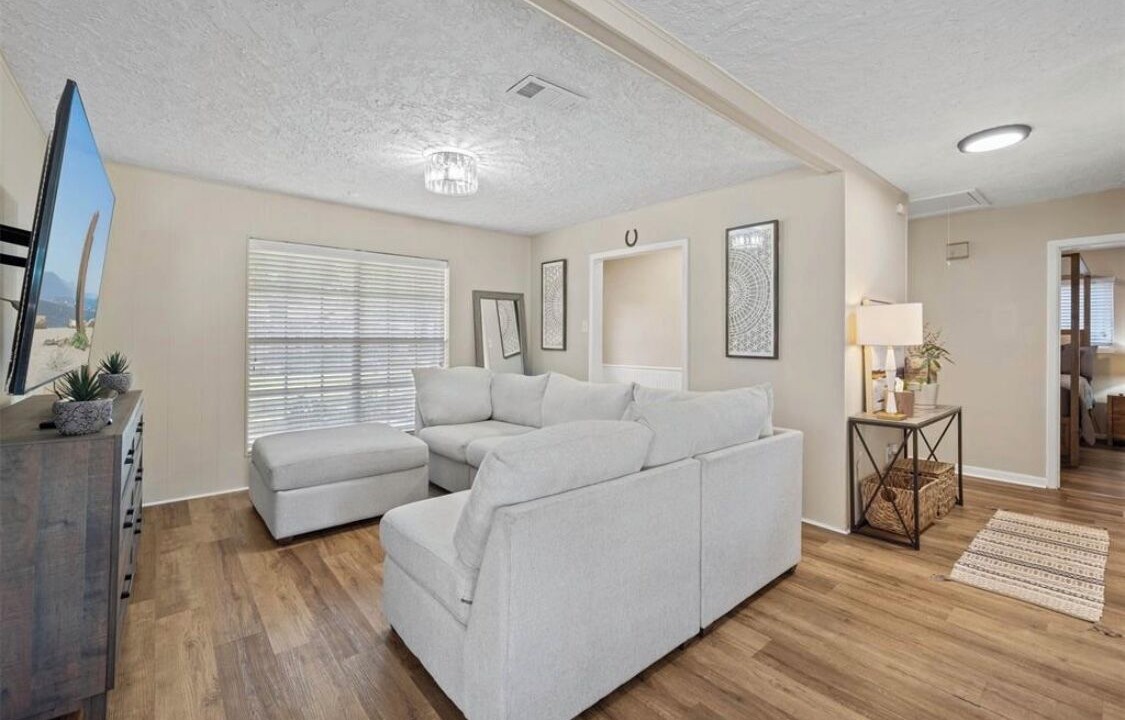 Photo of Livingroom in Garden Oaks
