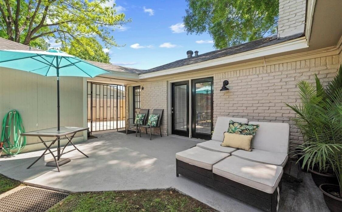 Photo of Patio Balcony in Garden Oaks