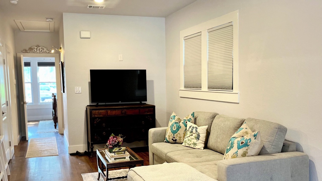 Photo of Livingroom in Tobin Hill