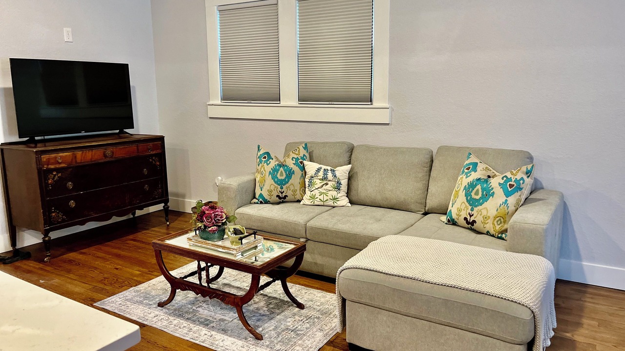 Photo of Livingroom in Tobin Hill