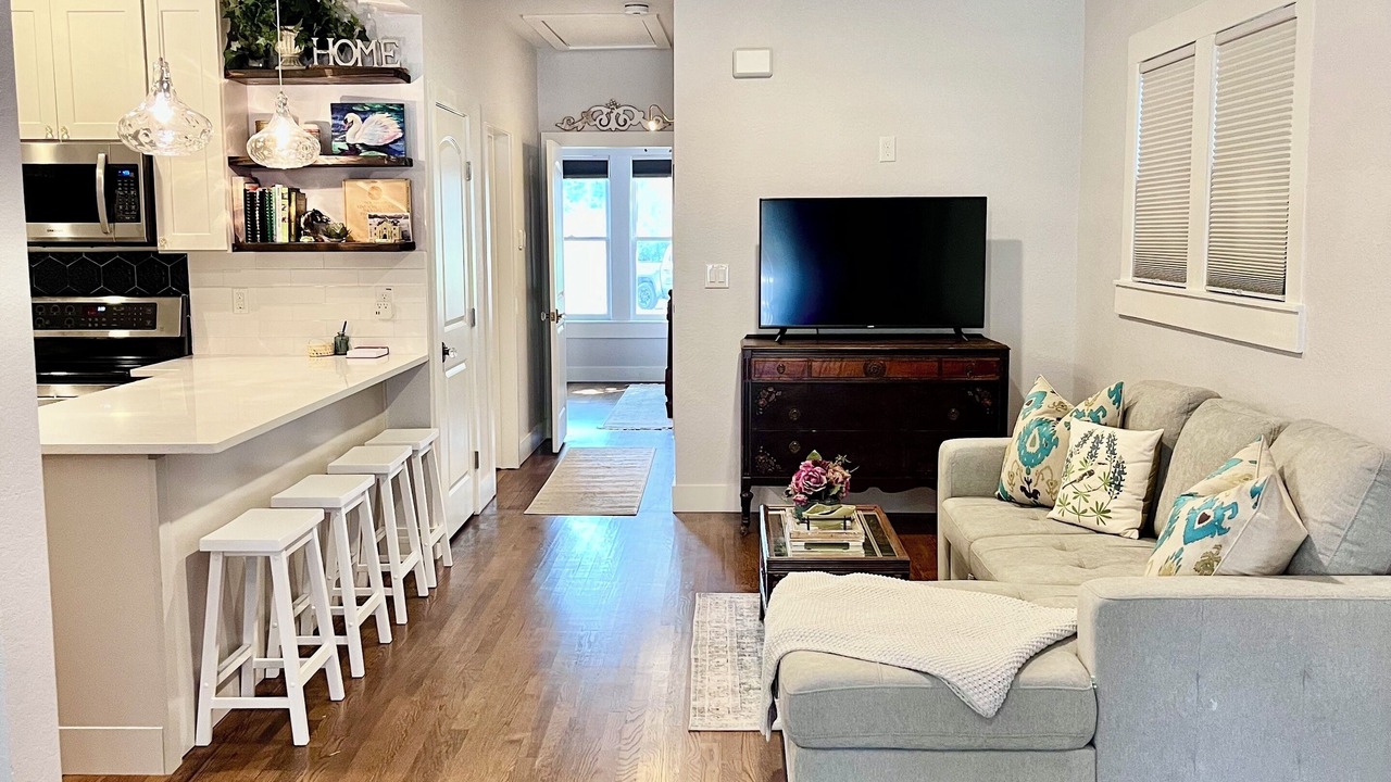 Photo of Livingroom in Tobin Hill