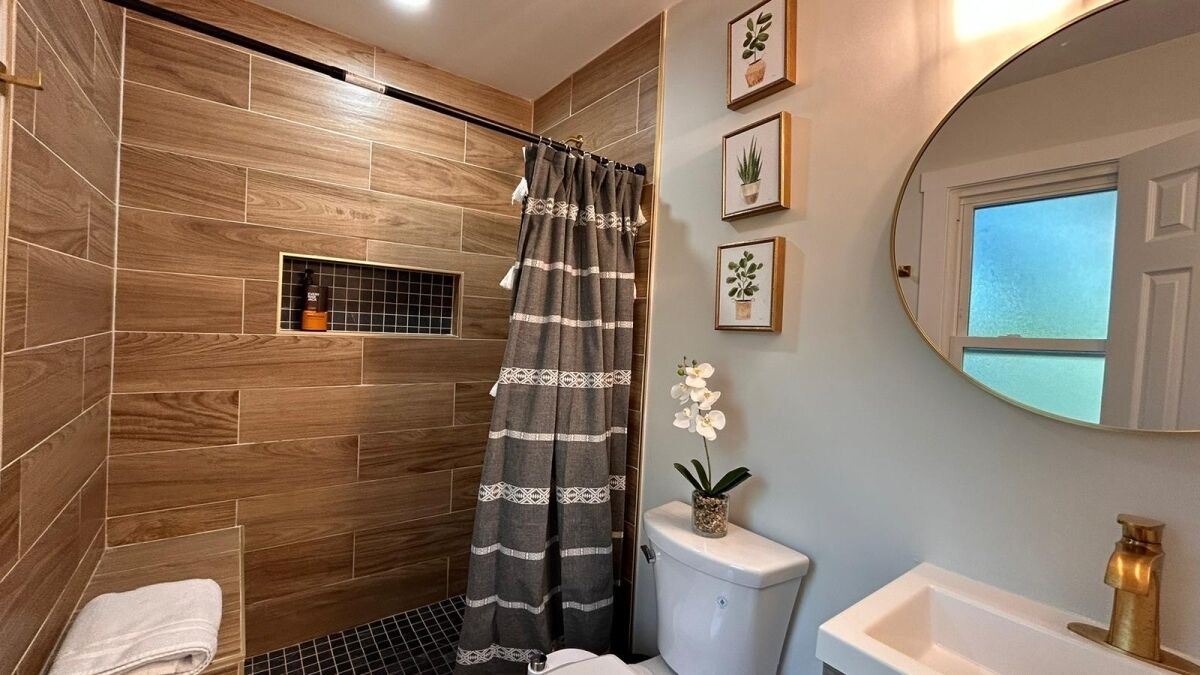 Photo of Bathroom in Mount Berry