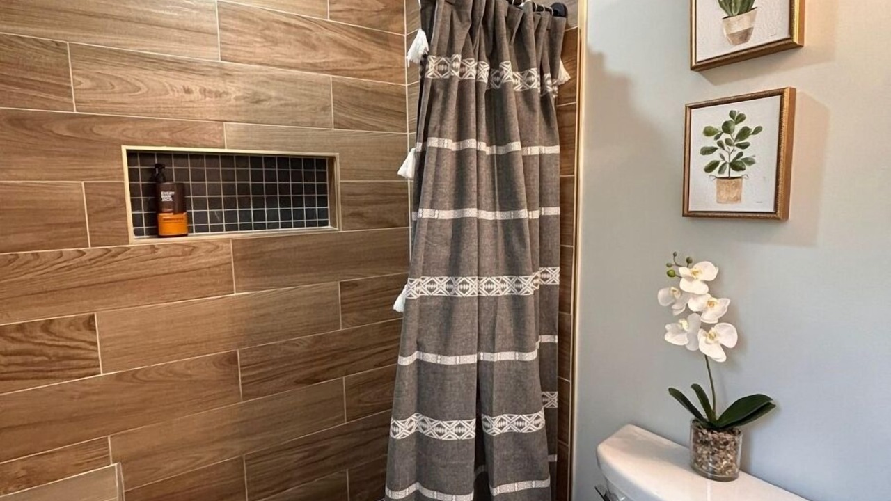 Photo of Bathroom in Mount Berry