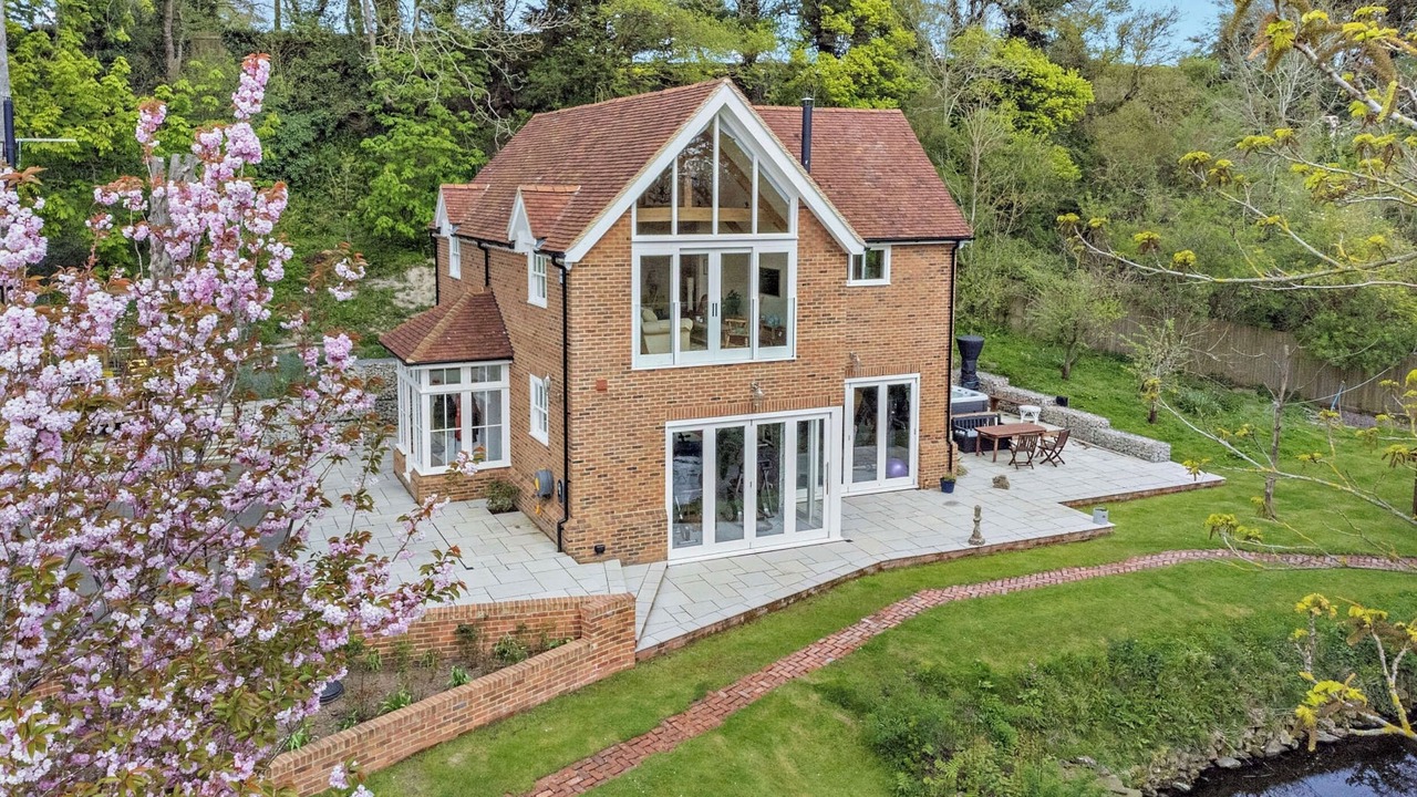 Photo of Outdoor in Aldington