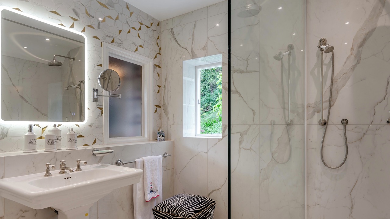 Photo of Others in Aldington