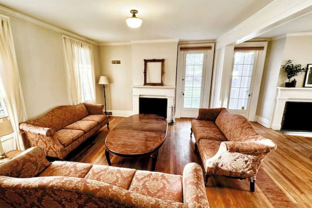 Photo of Livingroom in Newtonville