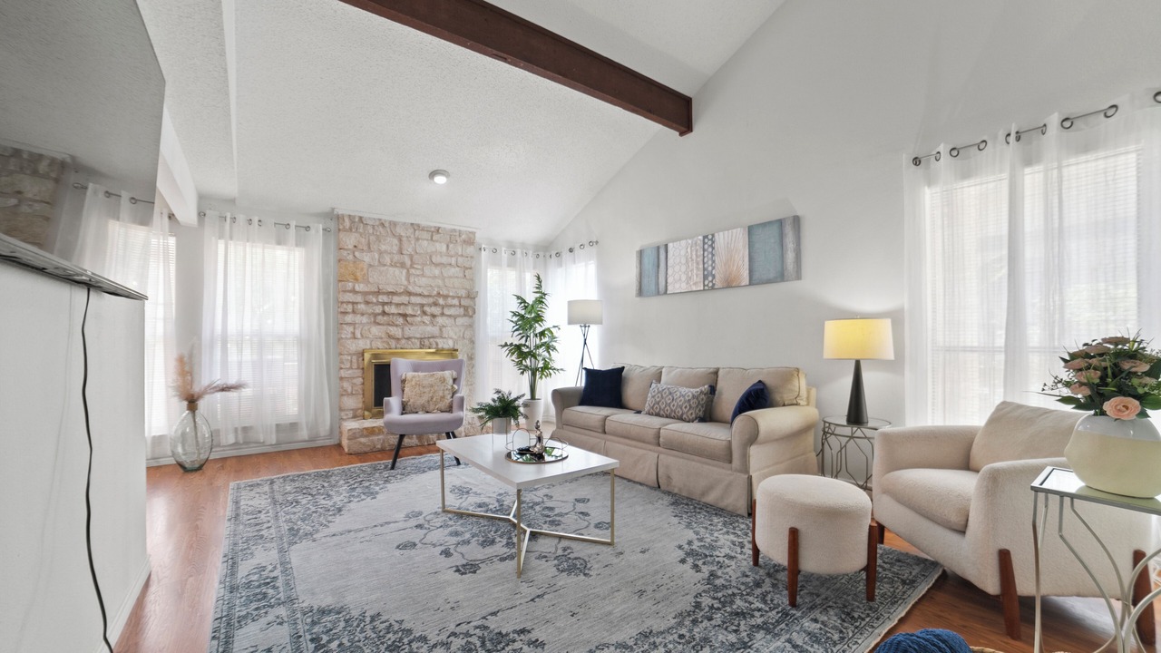 Photo of Livingroom in Pleasant Valley