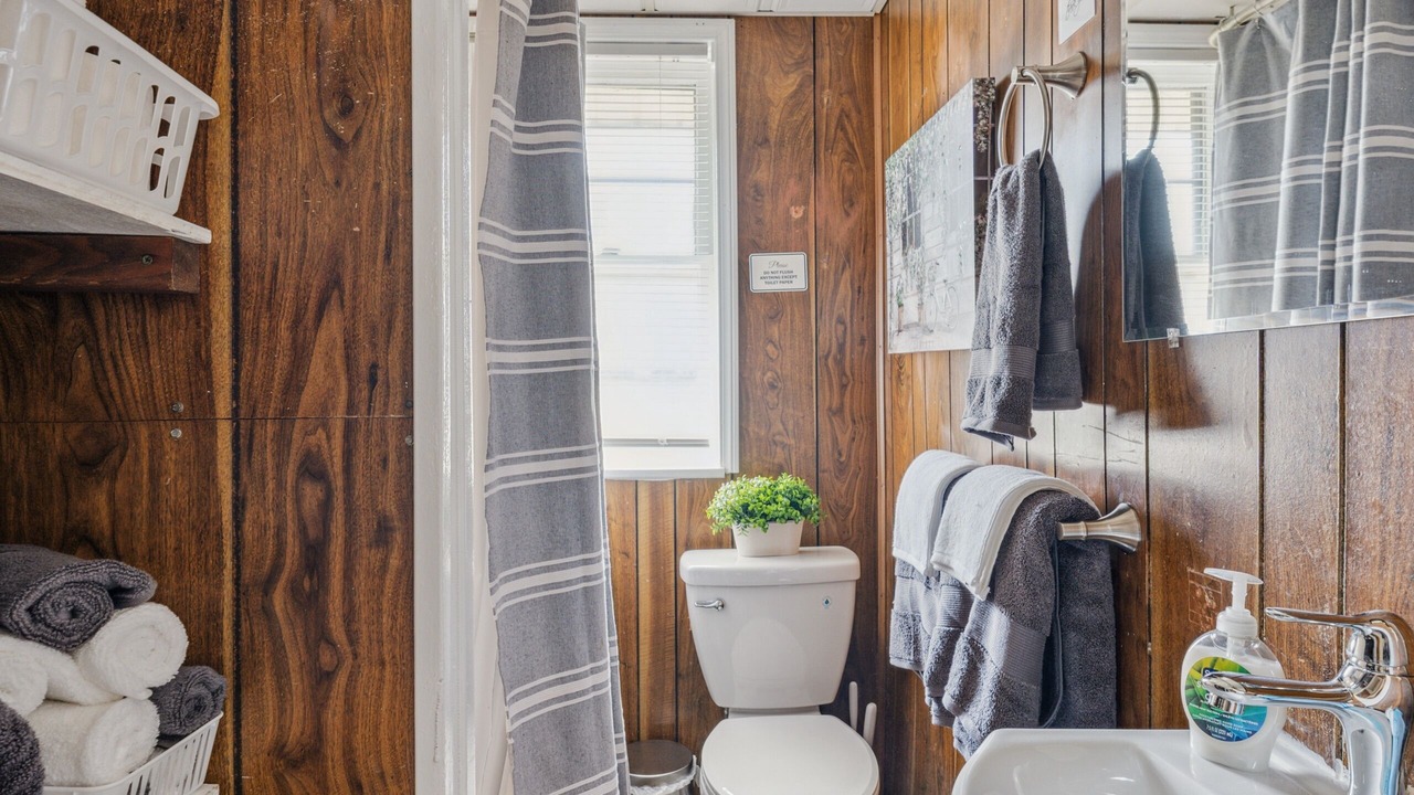 Photo of Bathroom in Niagara Falls