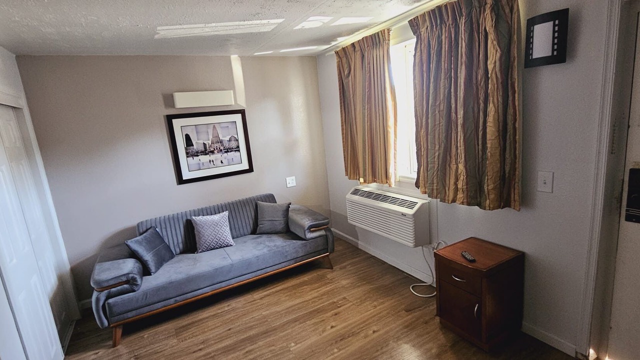 Photo of Livingroom in Neptune City