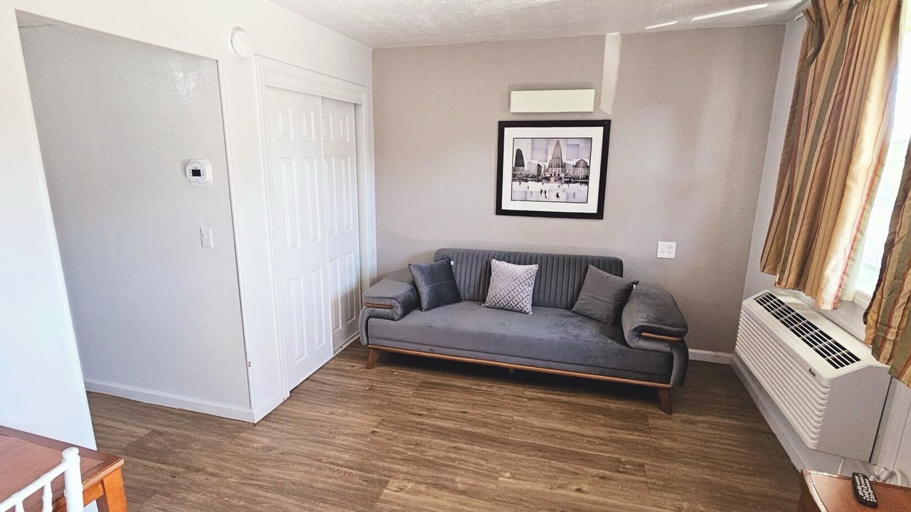 Photo of Livingroom in Neptune City