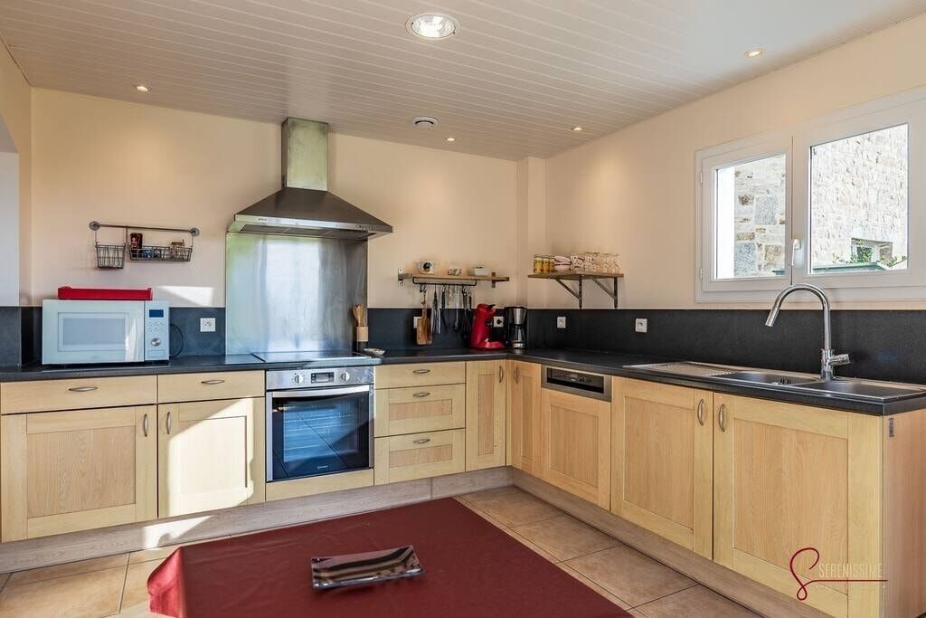 Photo of Kitchen in Plougoulm