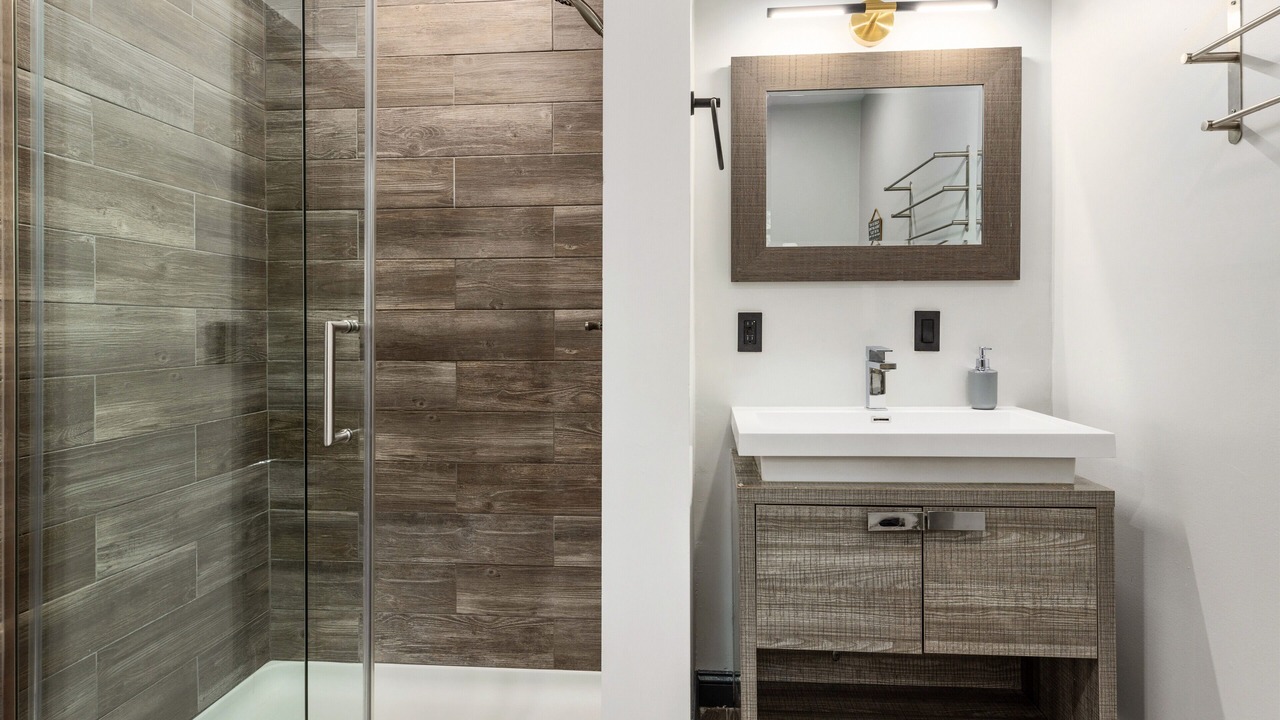 Photo of Others in Jonas