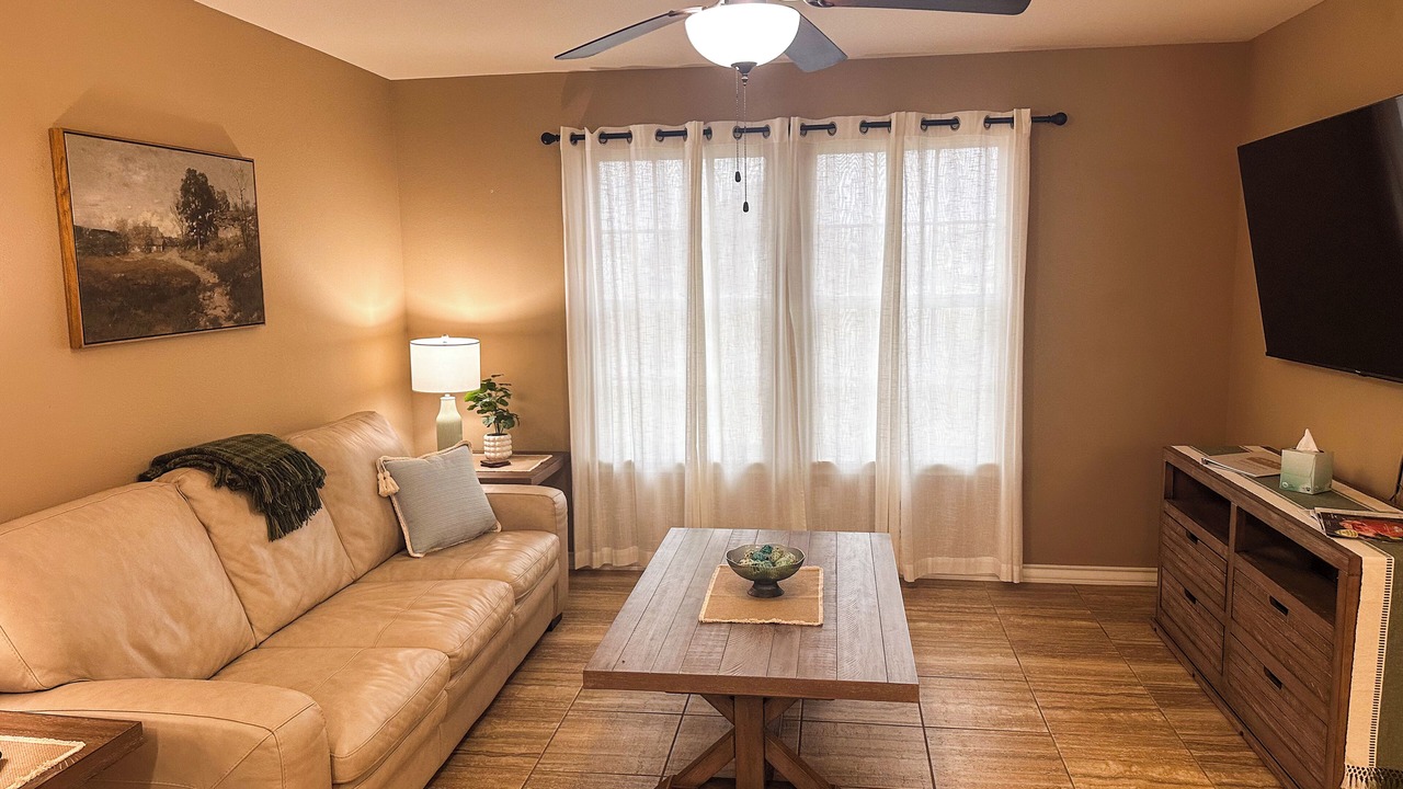 Photo of Livingroom in Orange Grove