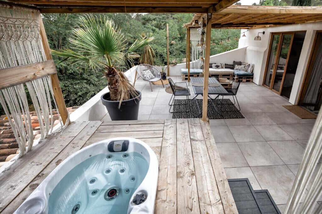 Photo of Patio Balcony in Euzet-les-Bains