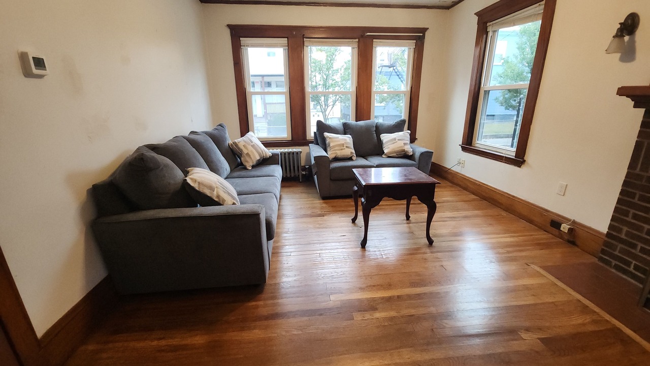 Photo of Livingroom in East Somerville
