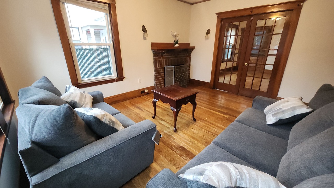 Photo of Livingroom in East Somerville