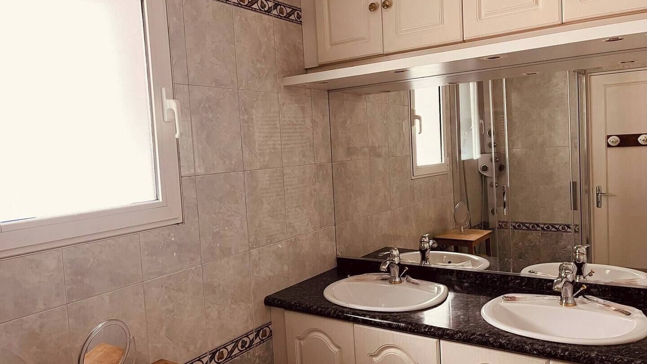 Photo of Bathroom in Laroquebrou