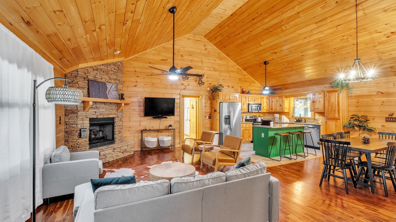 Photo of Livingroom in Eagle Mountain
