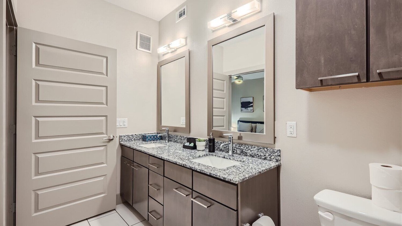 Photo of Bathroom in Montopolis