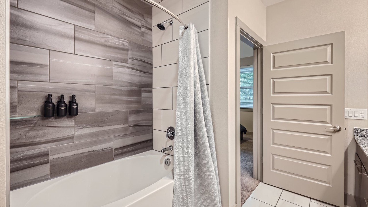 Photo of Bathroom in Montopolis