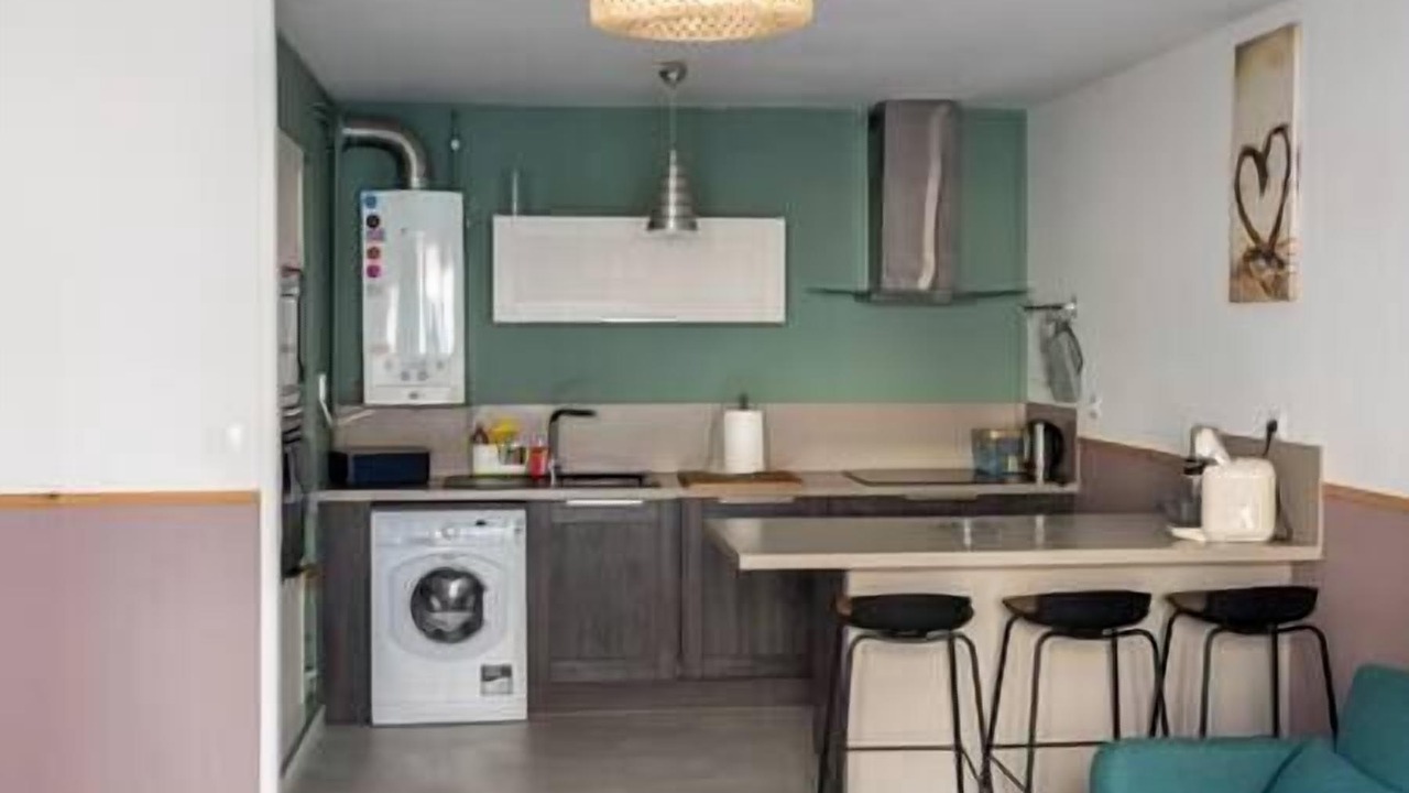 Photo of Kitchen in Lens