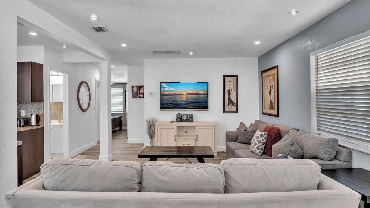 Photo of Livingroom in South Middle River