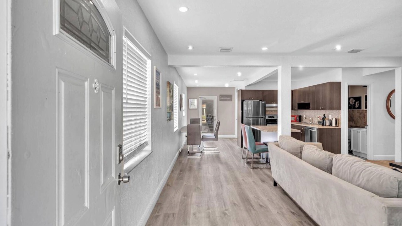 Photo of Livingroom in South Middle River