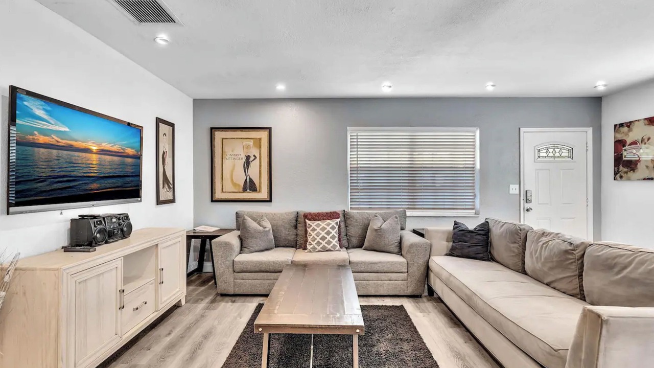 Photo of Livingroom in South Middle River