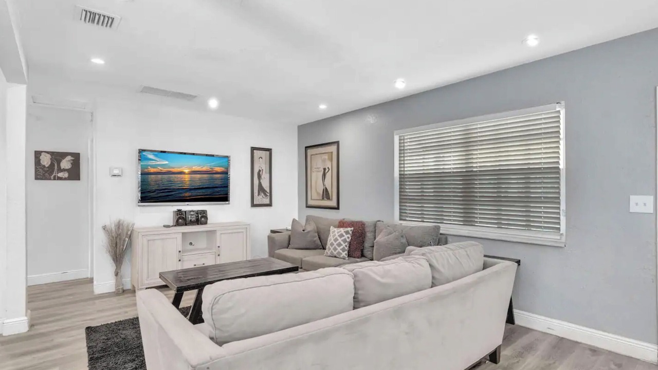 Photo of Livingroom in South Middle River