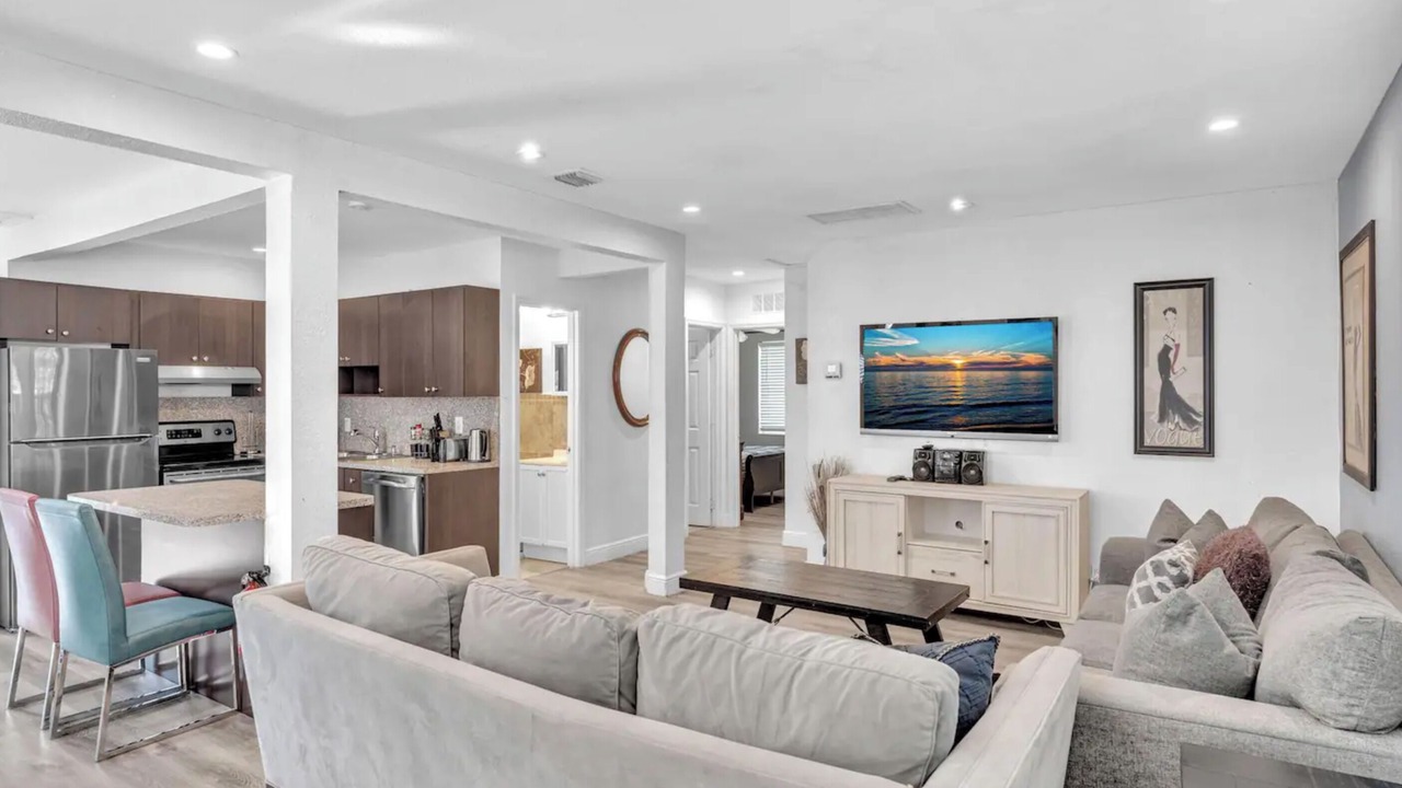 Photo of Livingroom in South Middle River