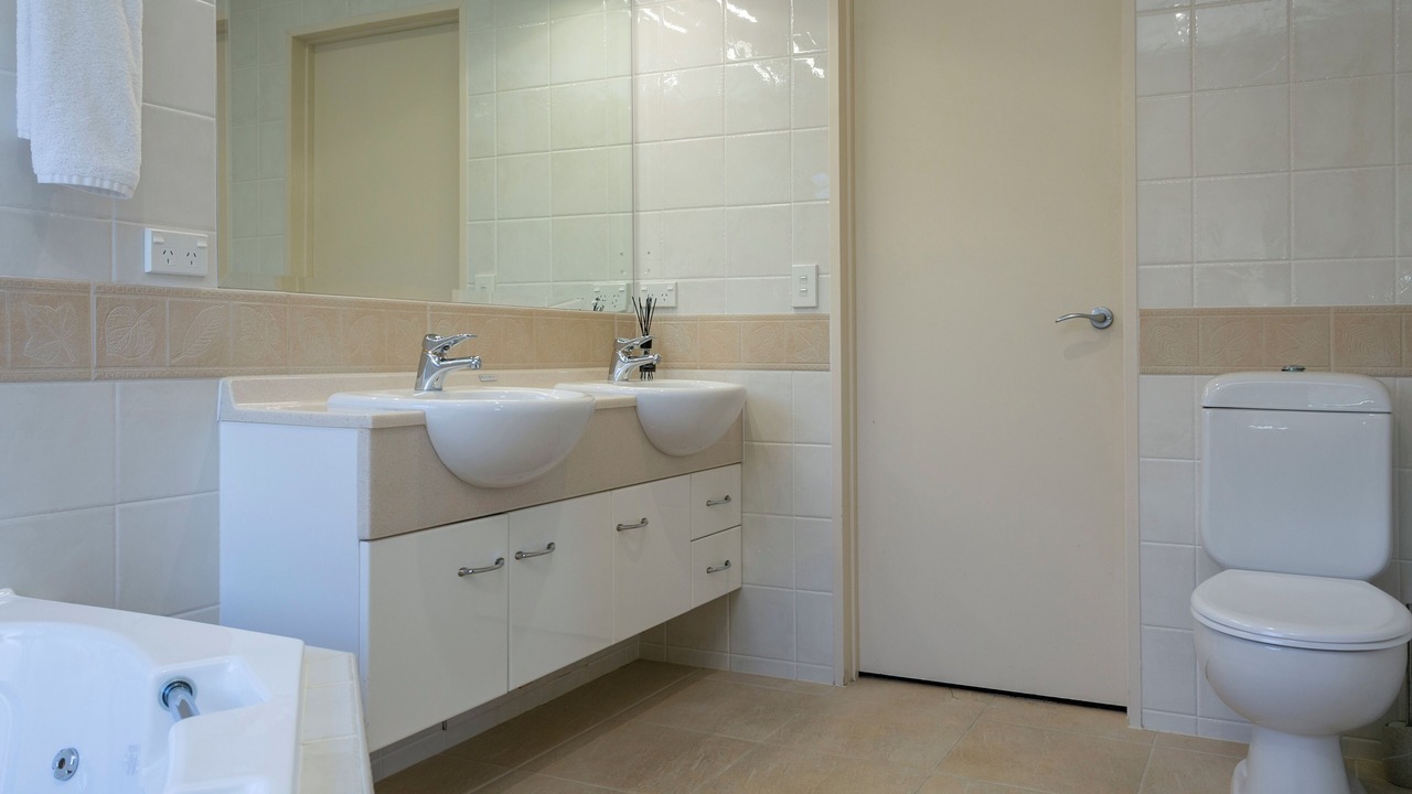 Photo of Bathroom in Acacia Bay