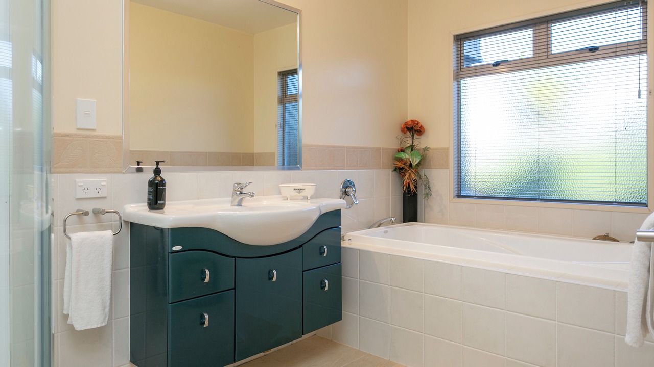 Photo of Bathroom in Acacia Bay
