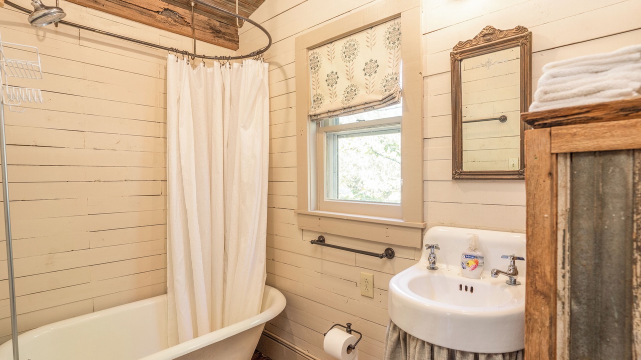 Photo of Bathroom in Bells