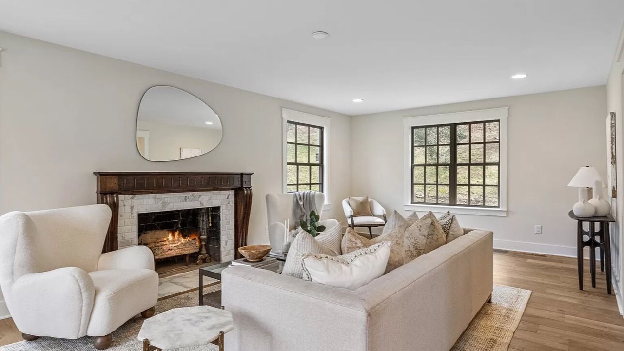 Photo of Livingroom in Forest Hills