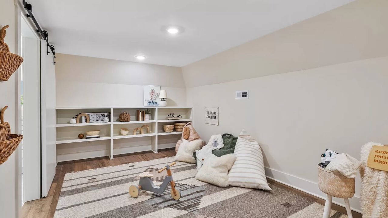 Photo of Livingroom in Forest Hills