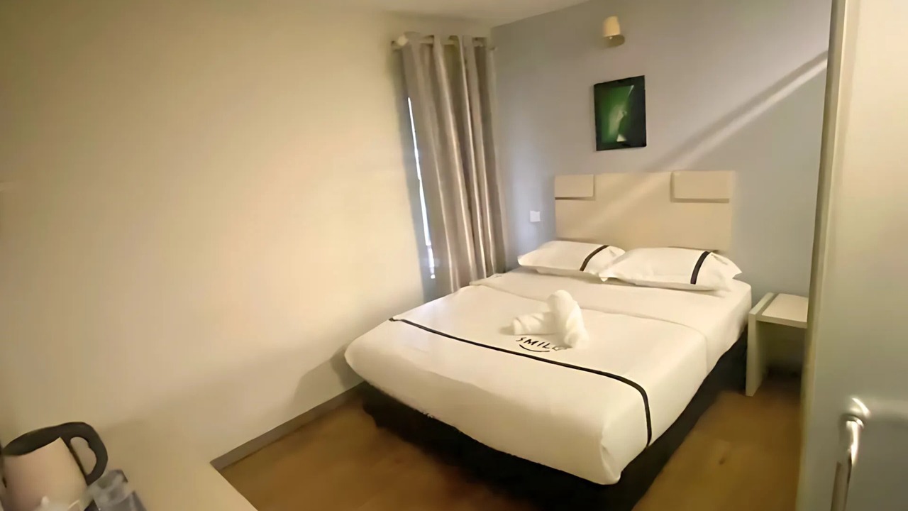 Photo of Bedroom in Maluri