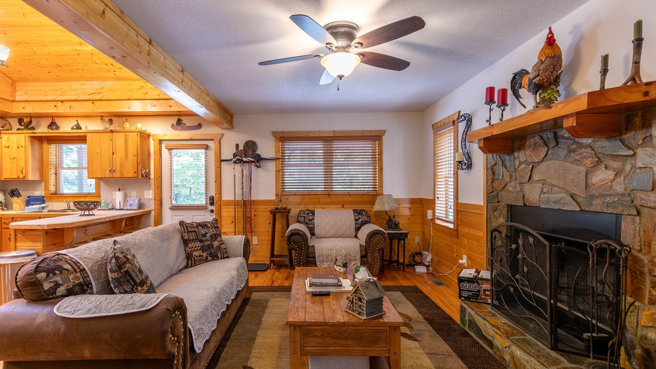 Photo of Livingroom in Piney Creek
