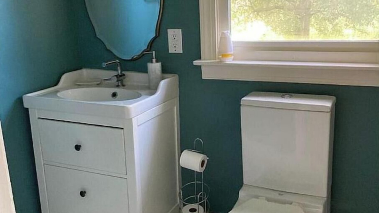 Photo of Bathroom in Boyd Tavern