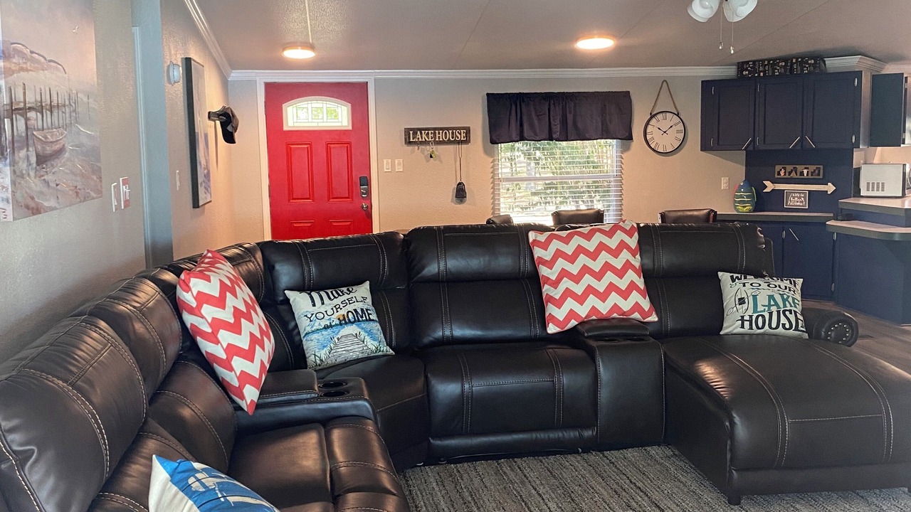 Photo of Livingroom in Canadian