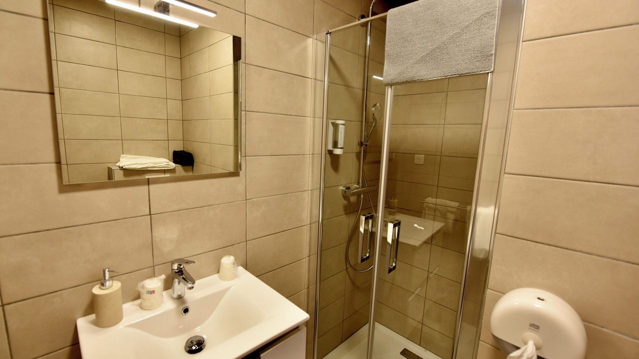 Photo of Bathroom in Saint-Fargeau