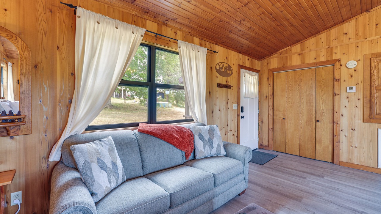 Photo of Livingroom in Berryville