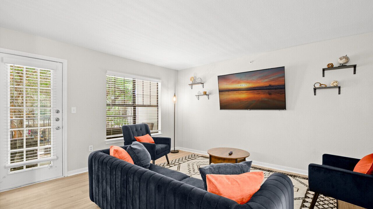 Photo of Livingroom in Pleasant Valley