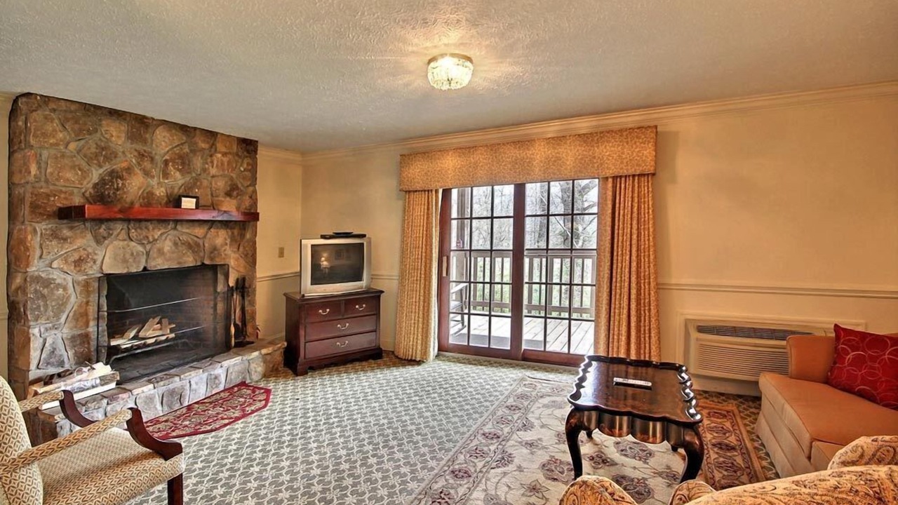 Photo of Livingroom in Dillard